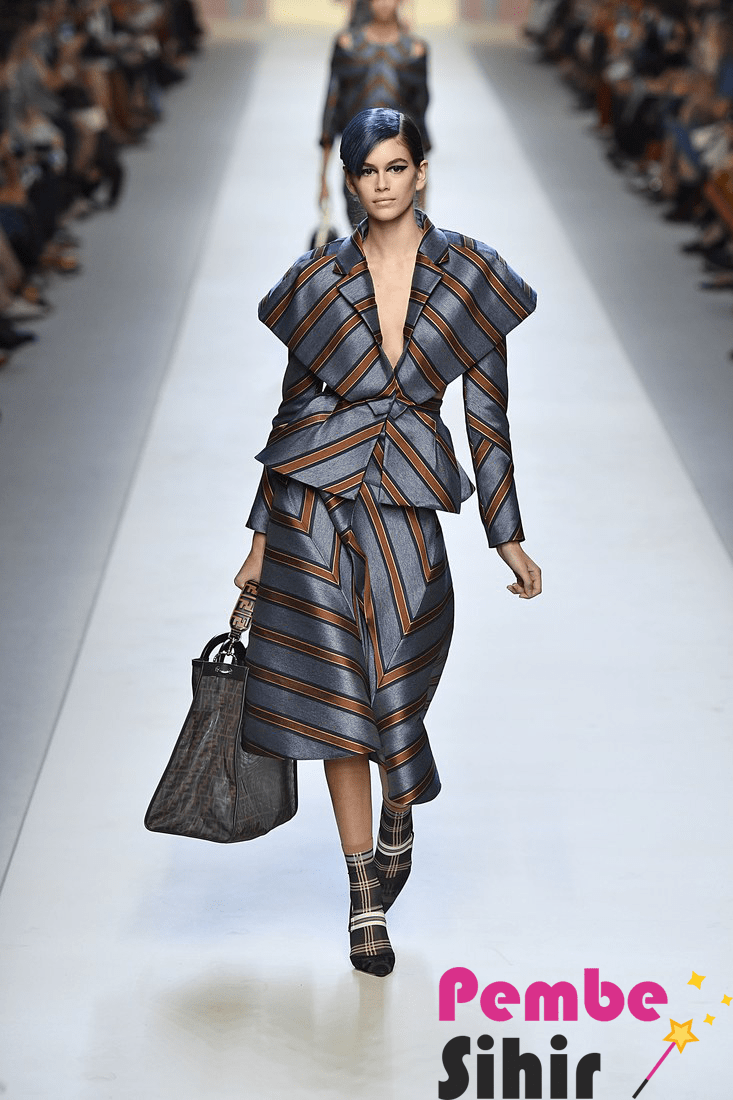 2017 Moda Trendleri: Baştan Aşağı Çiçek Desenleri 2017 Moda Trendleri: Baştan Aşağı Çiçek Desenleri